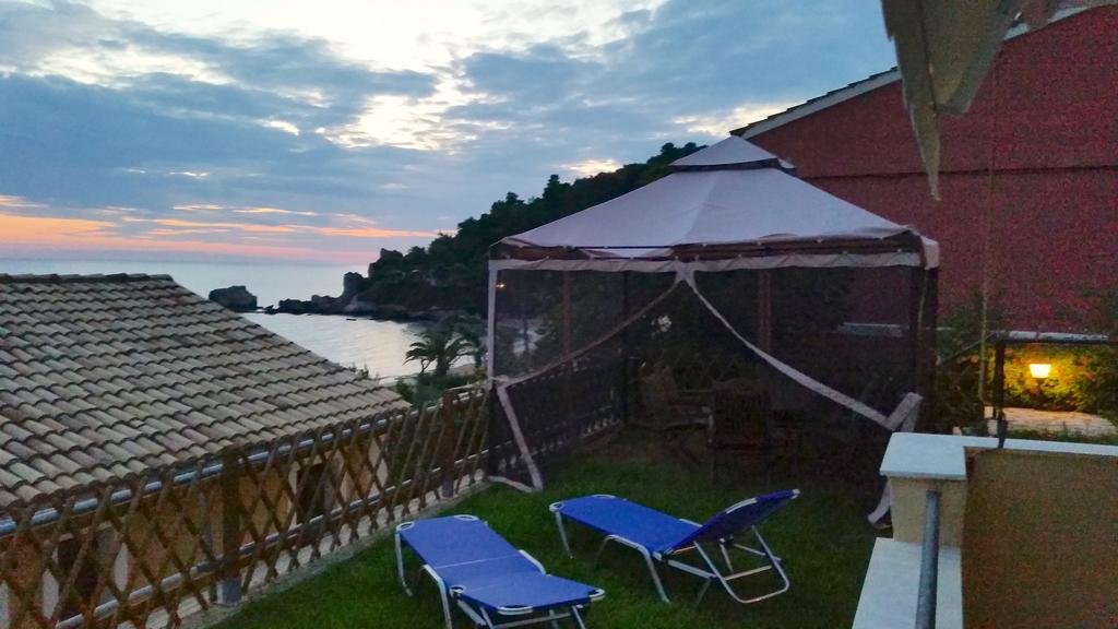 Menigos Resort House Айос-Гордіос Екстер'єр фото
